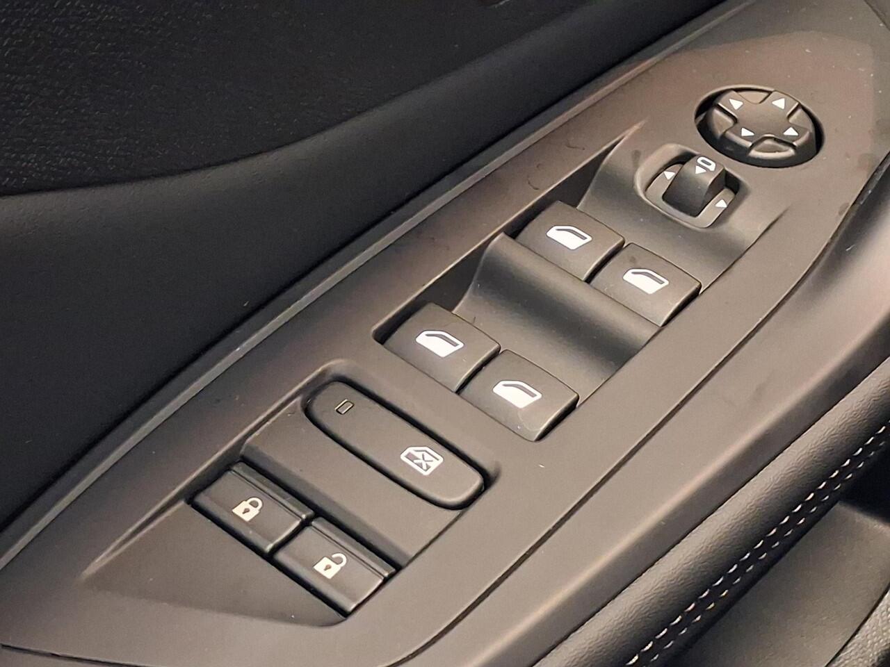 Peugeot e-408 Allure 58 kWh | Navigatie | Achteruitrijcamera | Stoel/Stuurverwarming | Keyless Entry | Apple Carplay/Android Auto |