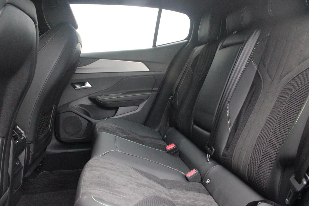 Peugeot e-408 GT AVANTAGE 58 kWh | PANORAMISCH SCHUIF/KANTEL DAK | ELEKTRISCH BEDIENBARE VOORSTOELEN | STOEL/STUUR VERWARMING | MASSAGE FUNCTIE OP DE VOORSTOELEN | FOCAL AUDIO SYSTEEM | ALCANTARA/LEDEREN BEKLEDING | 360° CAMERA | PARKEERSENSOREN VOOR + ACHTER | ELEKTRI