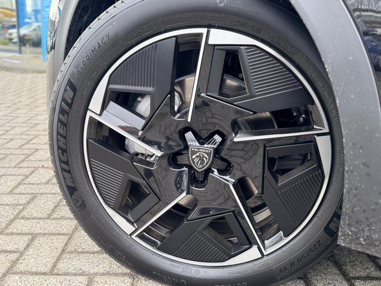 Peugeot e-408 GT Avantage EV 58kWh 156pk | ALCANTARA | MASSAGE STOELEN | FOCAL | NAVI | ADAPTIVE CRUISE |