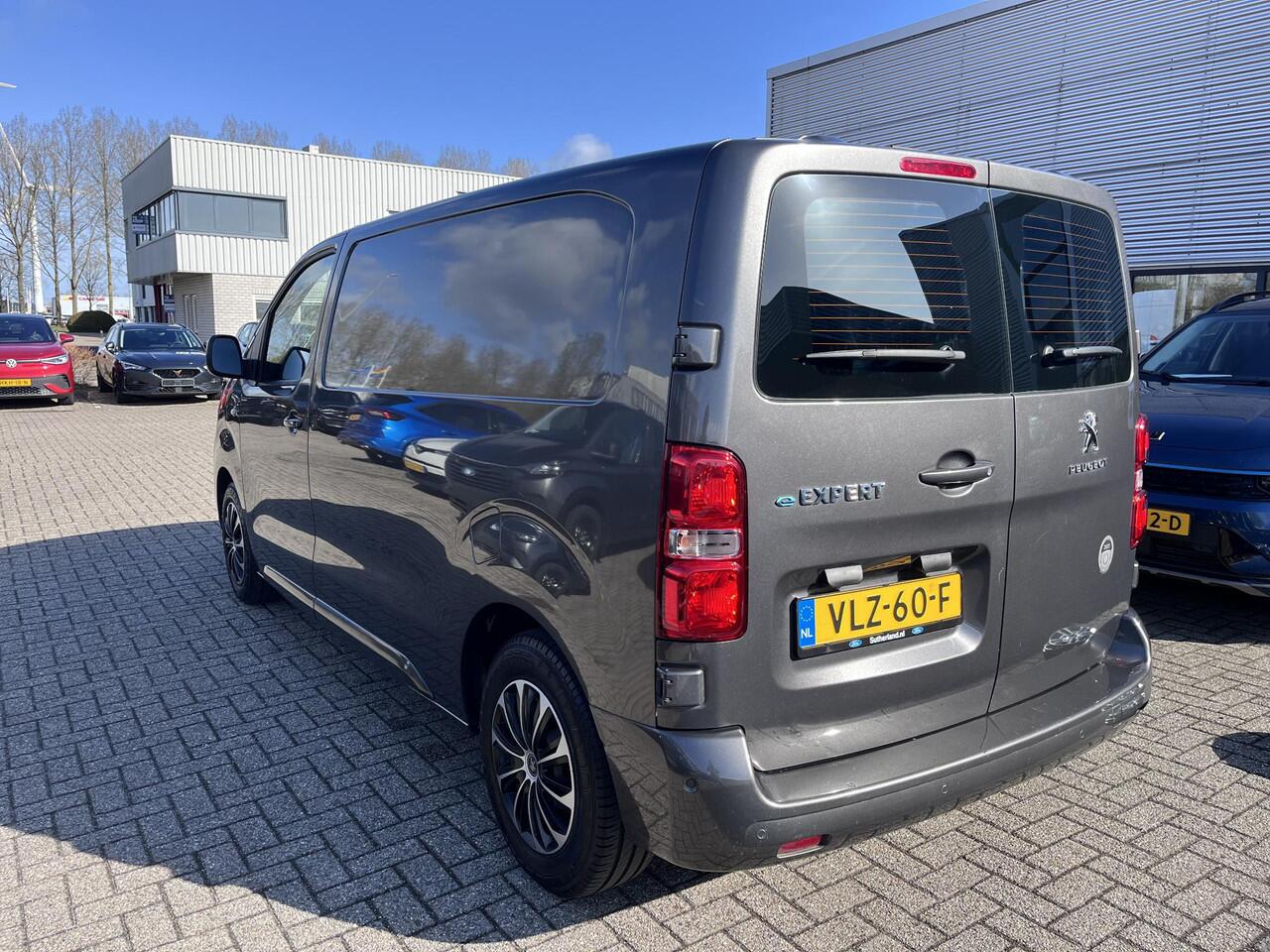 Peugeot e-Expert Standard Asphalt 75 kWh | 92,6% SoH | Cruise Control | Blind Spot Assist | Apple CarPlay |