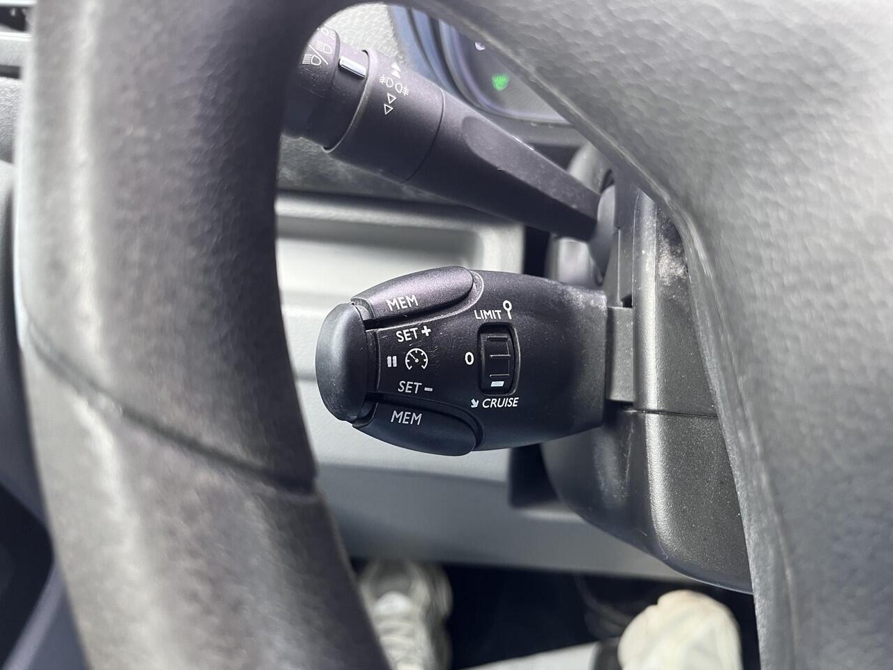 Peugeot e-Expert Standard Asphalt 75 kWh | 92,6% SoH | Cruise Control | Blind Spot Assist | Apple CarPlay |