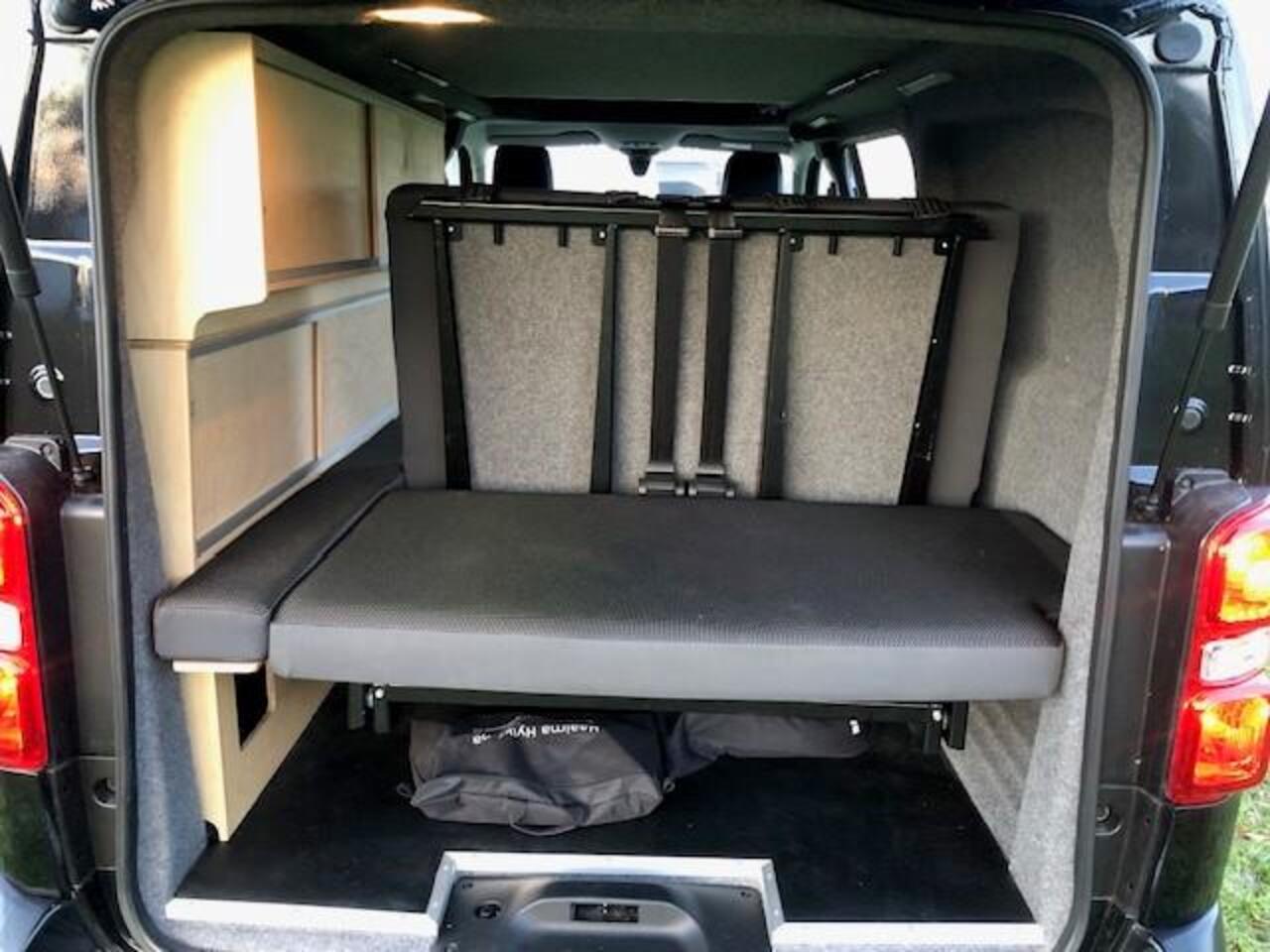 Peugeot e-Expert Long Asphalt 75 kWh Fixxter XXL | 100% Elektrisch | Bearlock Stuurslot | Cruise Control | Navigatie | Trekhaak | Hefdak | Thule Luifel omnistor |