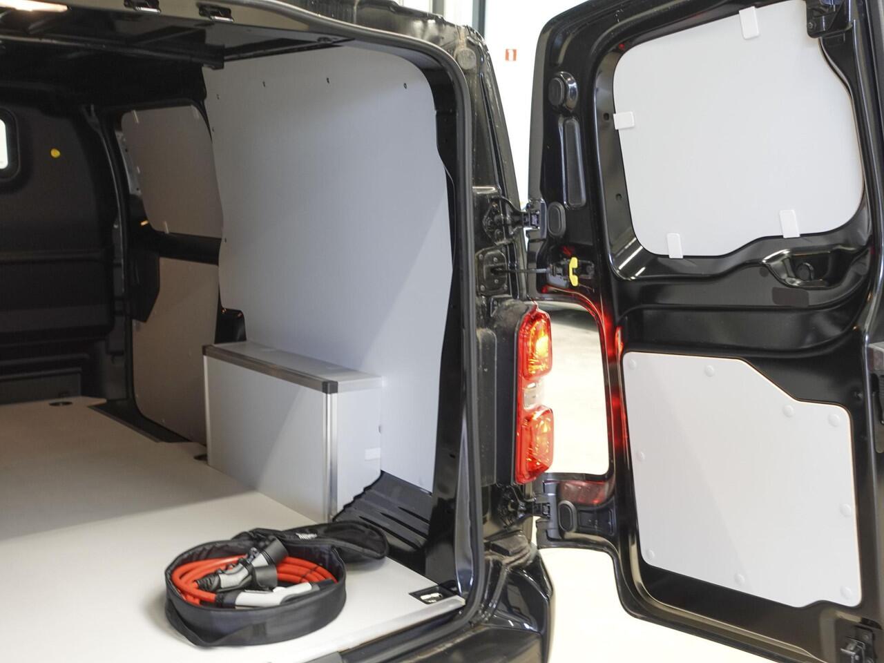 Peugeot e-Expert Long L3H1 Premium 75 kWh 3-zits Automaat Navigatie Airco Apple Carplay / Android auto Cruise control 3-zits