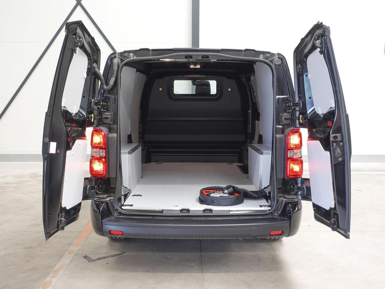 Peugeot e-Expert Long L3H1 Premium 75 kWh 3-zits Automaat Navigatie Airco Apple Carplay / Android auto Cruise control 3-zits