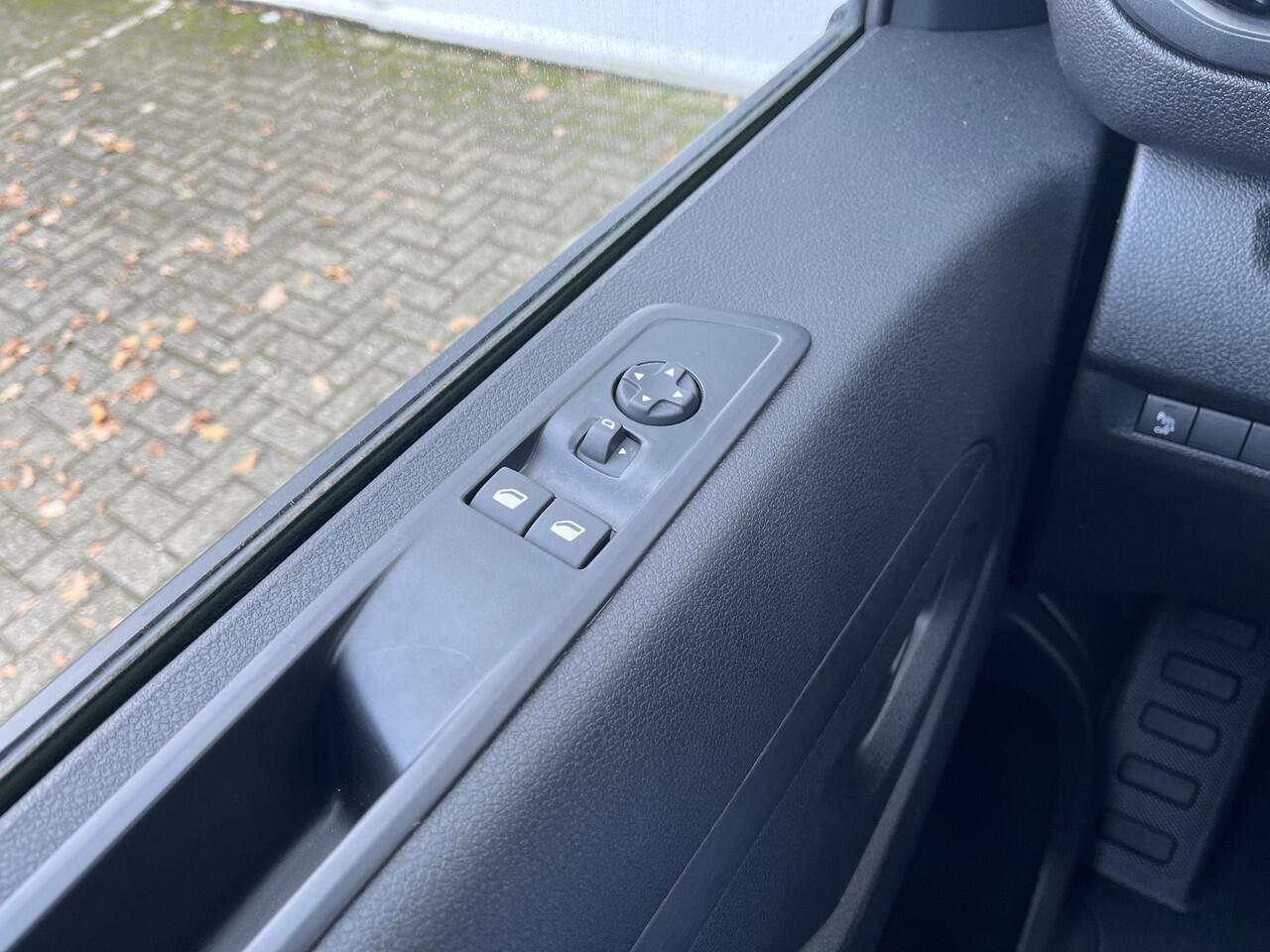 Peugeot e-Expert EV L2 50 kWh Automaat / WLTP tot 352 km / CCS snelladen / Airco / 3 zits / Automaat /