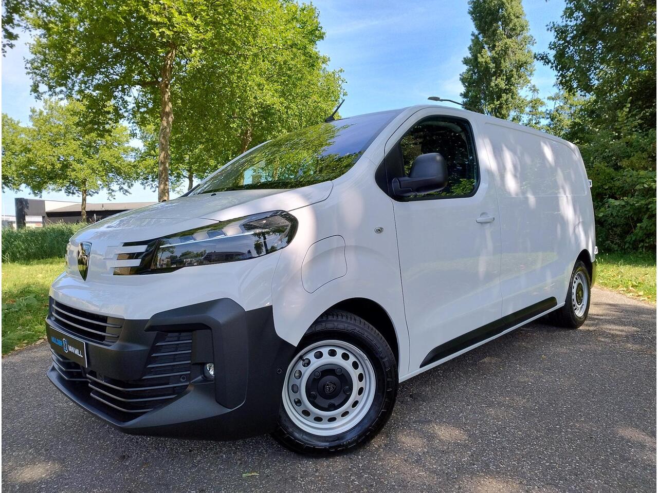 Peugeot e-Expert L2 75 kWh AUTOMAAT | LED koplampen | Climate control | Keyless entry | Dode hoek detectie | Achteruitrijcamera | Parkeersensoren voor en achter | Multimedia | Carplay | NAVI | Digital cockpit | Licht- en regensensor | Mistlampen | Bestuurdersstoel comfort