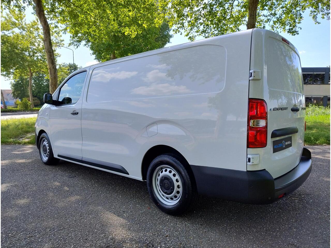 Peugeot e-Expert L3 75 kWh 136pk | ACTIE! | 8 jaar garantie | 0% financial lease | NAVI | Multimedia | Apple Carplay | Android Auto | Achteruitrijcamera | Parkeersensoren voor en achter | Digitale cockpit | Stuurwielbediening | Tussenwand comfort met raam | Bestuurderssto