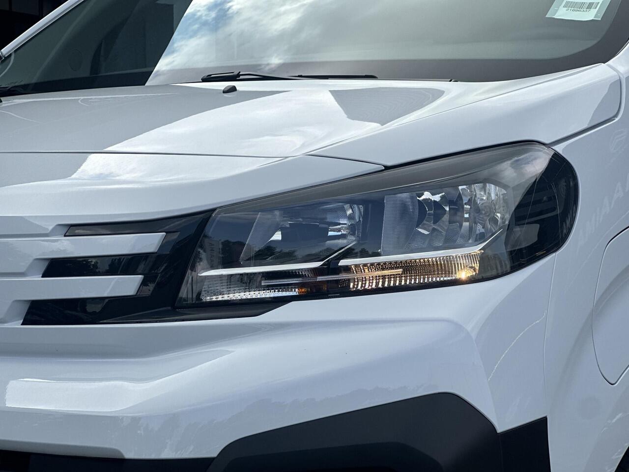 Peugeot e-Expert Long 75 kWh | Parkeercamera/-sensoren | Navigatie | Apple Carplay/Android Auto | DAB | Cruise Control | Airco | 3 Persoons |