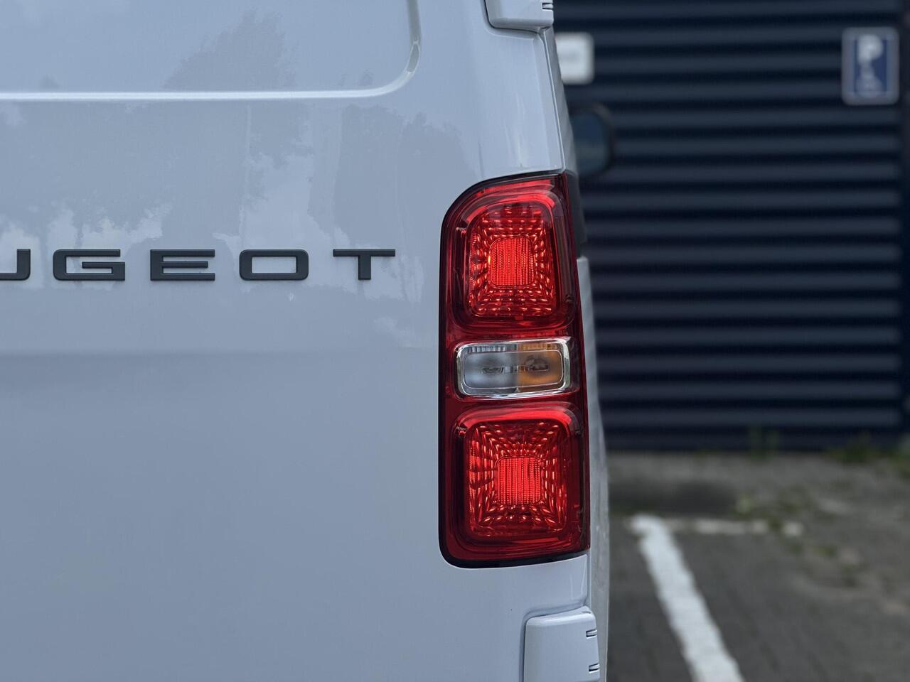 Peugeot e-Expert Long 75 kWh | Parkeercamera/-sensoren | Navigatie | Apple Carplay/Android Auto | DAB | Cruise Control | Airco | 3 Persoons |