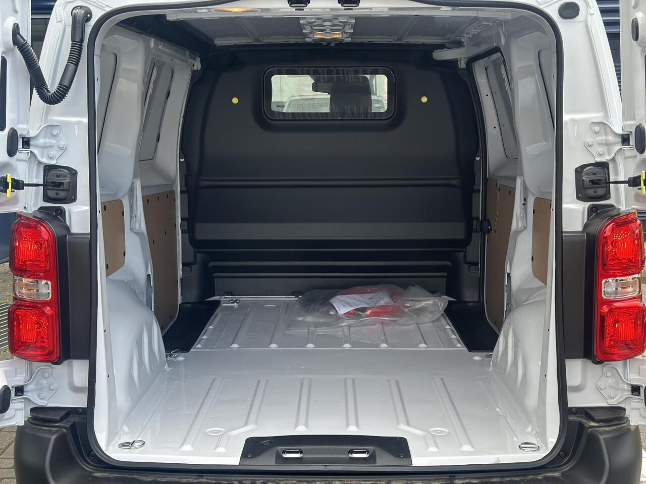 Peugeot e-Expert Long 75 kWh | Parkeercamera/-sensoren | Navigatie | Apple Carplay/Android Auto | DAB | Cruise Control | Airco | 3 Persoons |