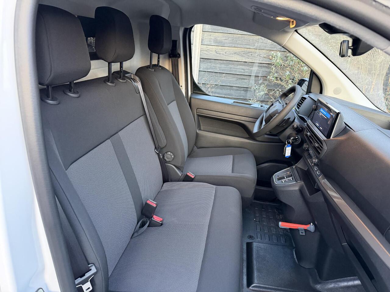 Peugeot e-Expert 75 kWh 136PK L2 Automaat Long Range, Navigatie, Achteruitrijcamera, Parkeersensoren, Apple Carplay, Android Auto