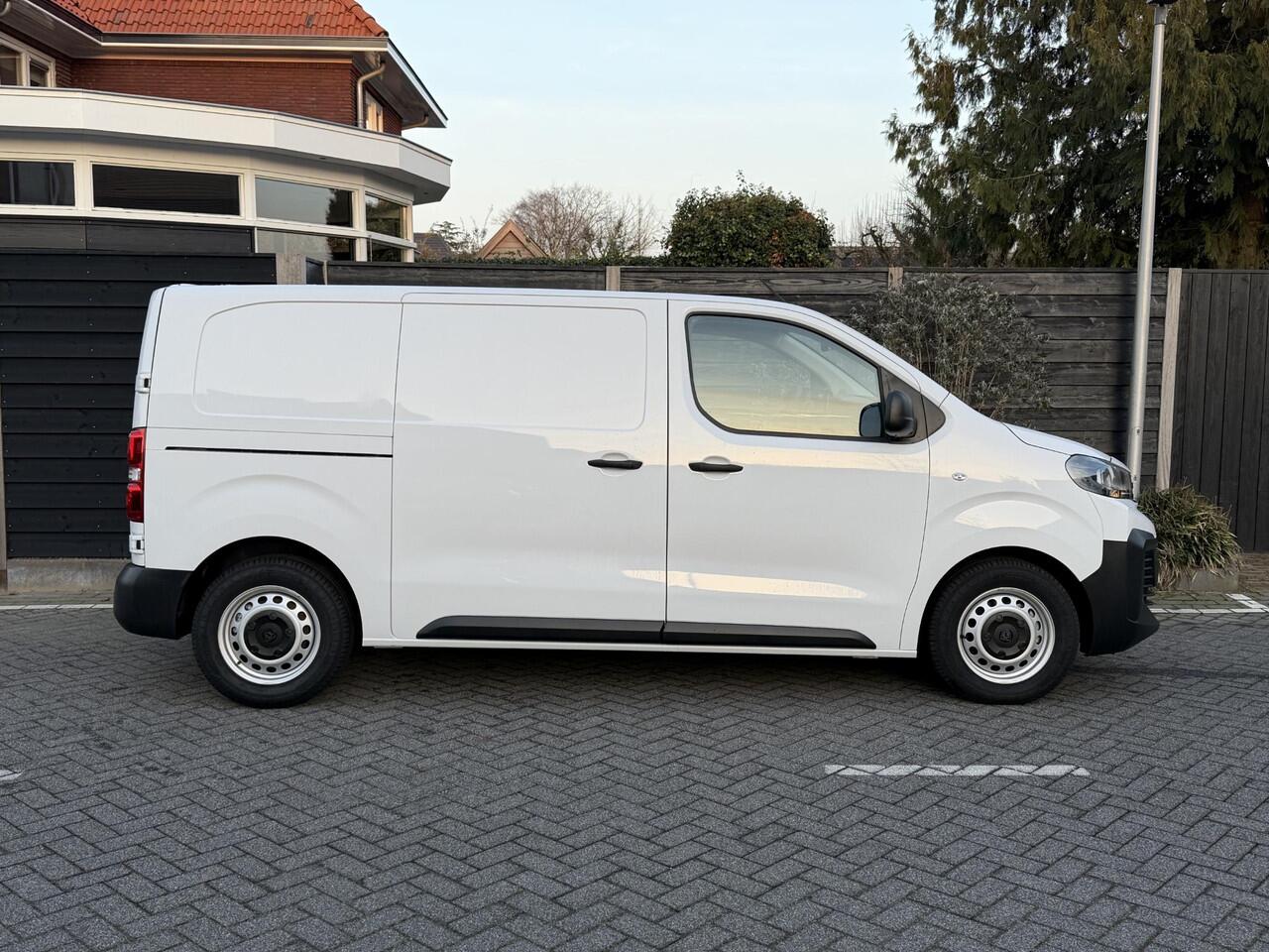Peugeot e-Expert 75 kWh 136PK L2 Automaat Long Range, Navigatie, Achteruitrijcamera, Parkeersensoren, Apple Carplay, Android Auto