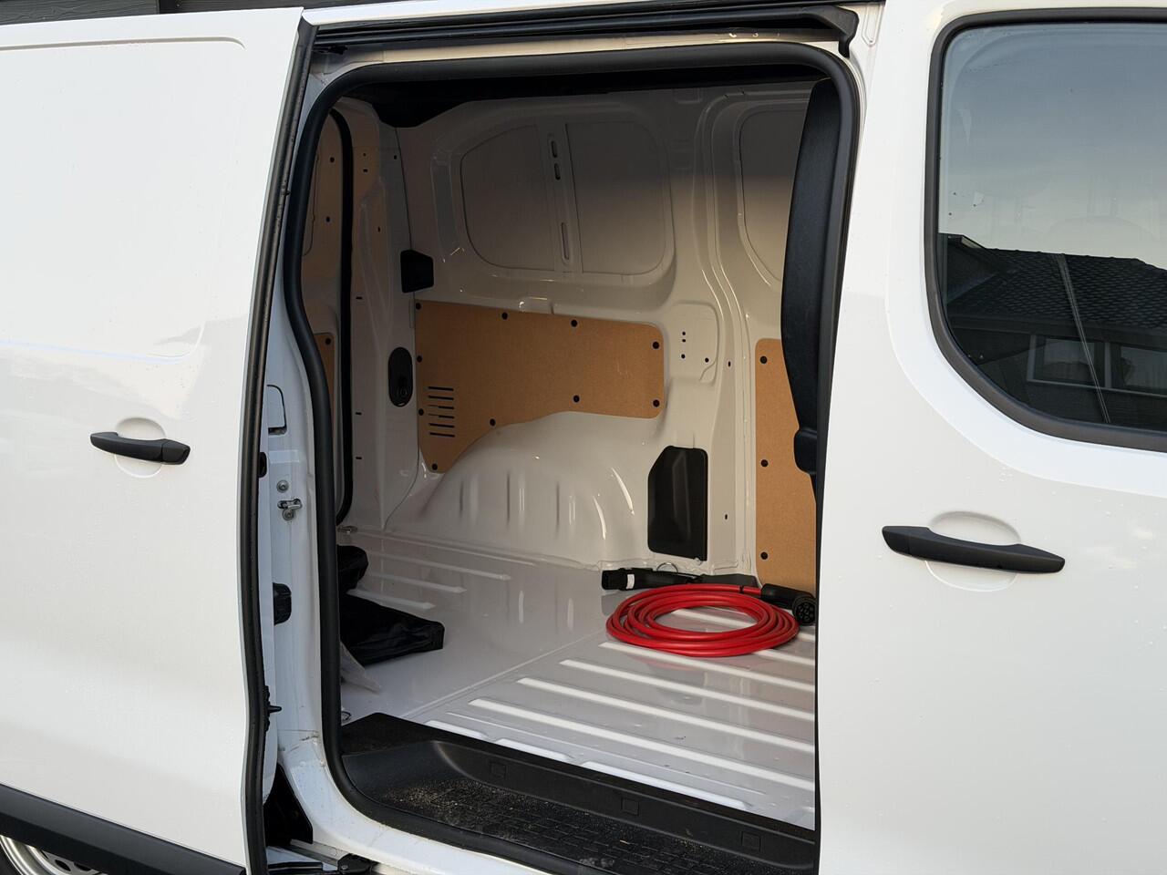 Peugeot e-Expert 75 kWh 136PK L2 Automaat Long Range, Navigatie, Achteruitrijcamera, Parkeersensoren, Apple Carplay, Android Auto