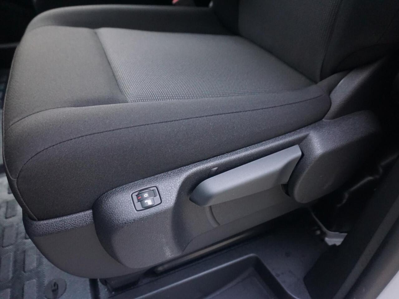 Peugeot e-Expert L3 50 kWh | camera | navi incl. Apple Carplay | verwarmde stoelen | airco | cruise control | parkeersensoren | rijklaarprijs