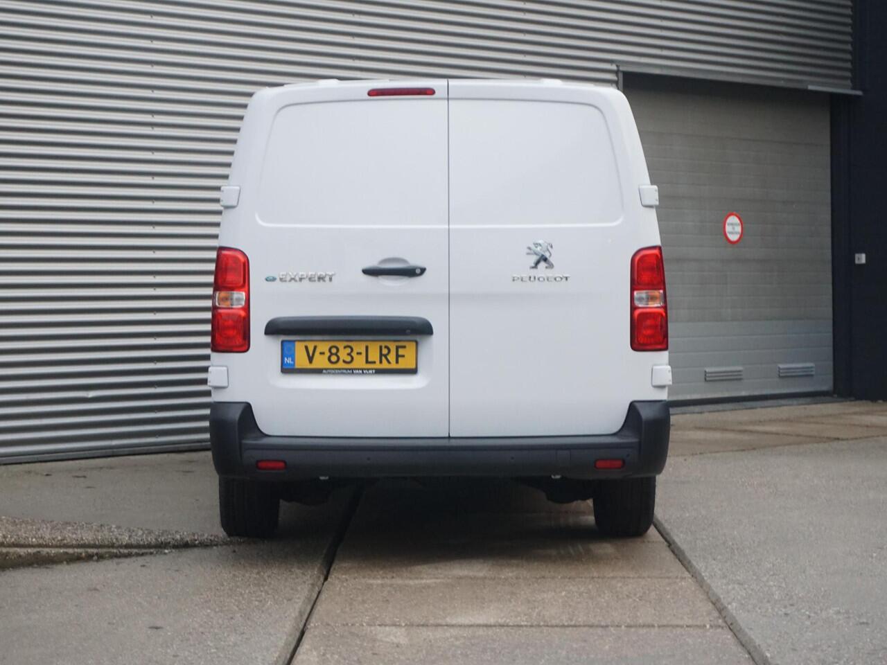 Peugeot e-Expert L3 50 kWh | camera | navi incl. Apple Carplay | verwarmde stoelen | airco | cruise control | parkeersensoren | rijklaarprijs