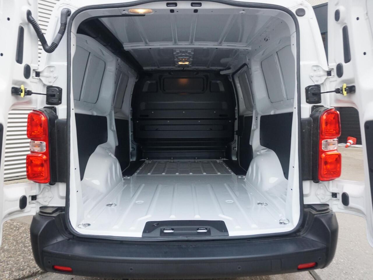 Peugeot e-Expert L3 50 kWh | camera | navi incl. Apple Carplay | verwarmde stoelen | airco | cruise control | parkeersensoren | rijklaarprijs