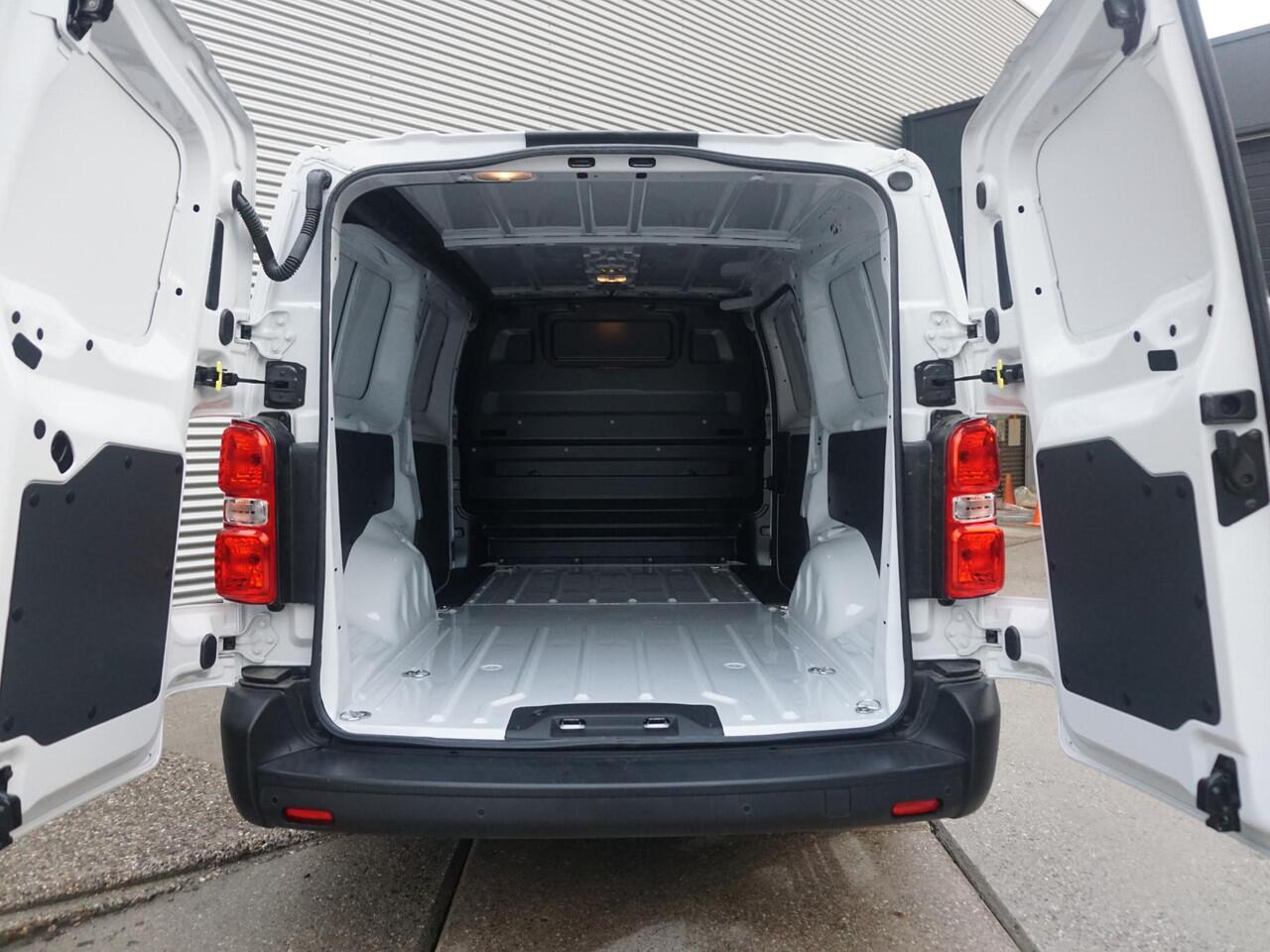 Peugeot e-Expert L3 50 kWh | camera | navi incl. Apple Carplay | verwarmde stoelen | airco | cruise control | parkeersensoren | rijklaarprijs