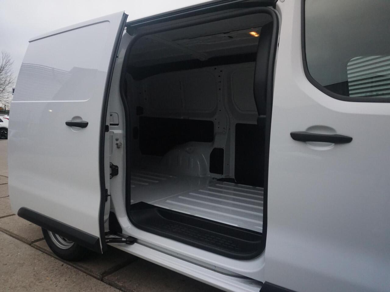 Peugeot e-Expert L3 75 kWh | Techno NAV Pakket | verwarmde stoel/bank | Comfort tussenschot | tot 8 jaar garantie |