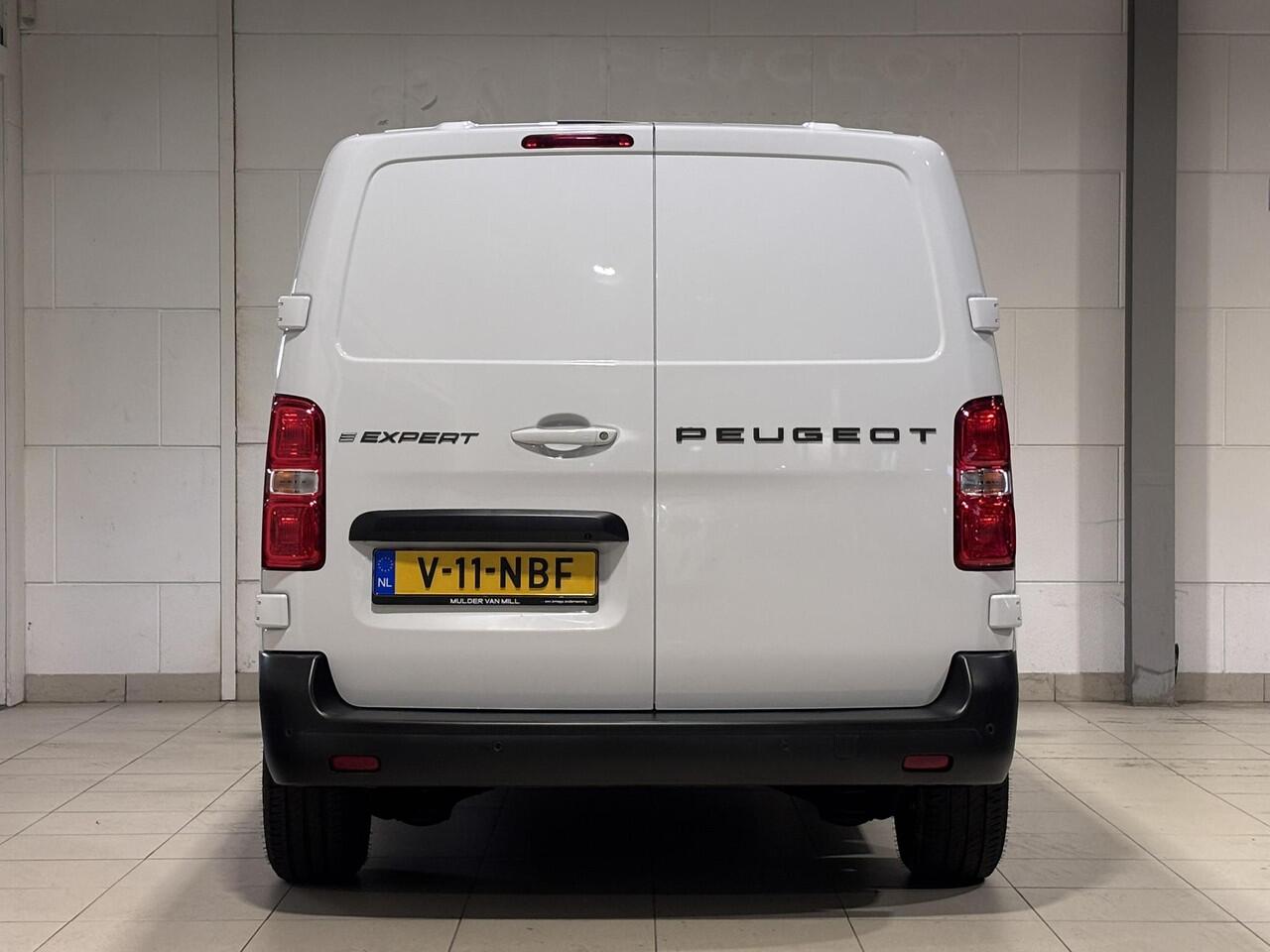 Peugeot e-Expert L2 75kWh 136pk | LED koplampen | Climate control | Keyless entry | Dode hoek detectie | Achteruitrijcamera | Parkeersensoren voor en achter | Multimedia | Carplay | NAVI | Digital cockpit | Licht- en regensensor | Mistlampen | Bestuurdersstoel comfort | B