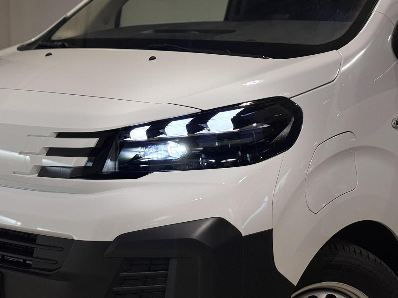 Peugeot e-Expert L2 75kWh 136pk | LED koplampen | Climate control | Keyless entry | Dode hoek detectie | Achteruitrijcamera | Parkeersensoren voor en achter | Multimedia | Carplay | NAVI | Digital cockpit | Licht- en regensensor | Mistlampen | Bestuurdersstoel comfort | B