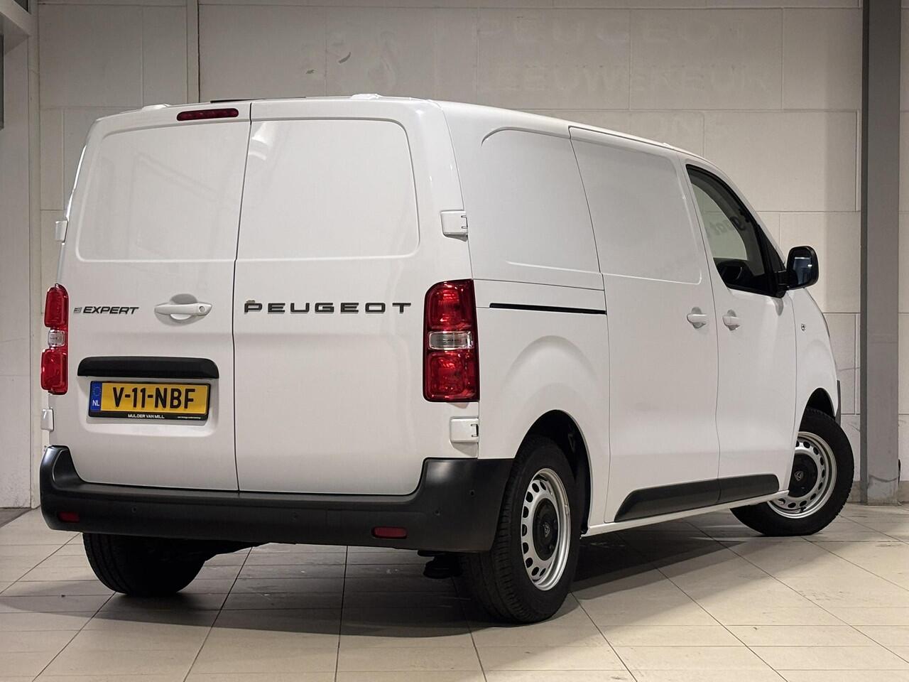 Peugeot e-Expert L2 75kWh 136pk | LED koplampen | Climate control | Keyless entry | Dode hoek detectie | Achteruitrijcamera | Parkeersensoren voor en achter | Multimedia | Carplay | NAVI | Digital cockpit | Licht- en regensensor | Mistlampen | Bestuurdersstoel comfort | B