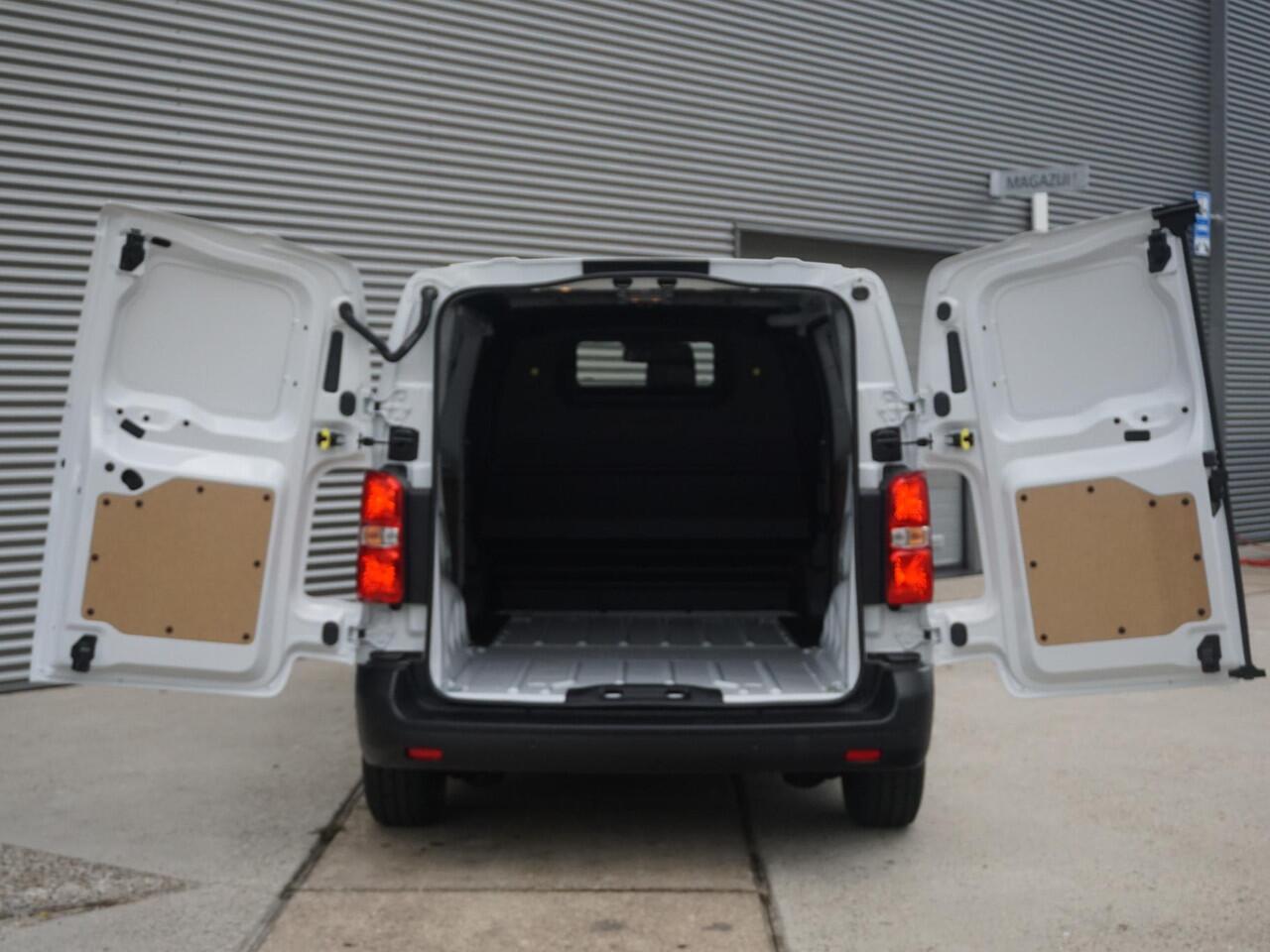 Peugeot e-Expert L2 75 kWh | tot 8 jaar garantie | Navi incl. Apple Carplay | camera | parkeersensoren voor & achter | dodehoekwaarschuwing | laadruimtebetimmering | rijklaarprijs