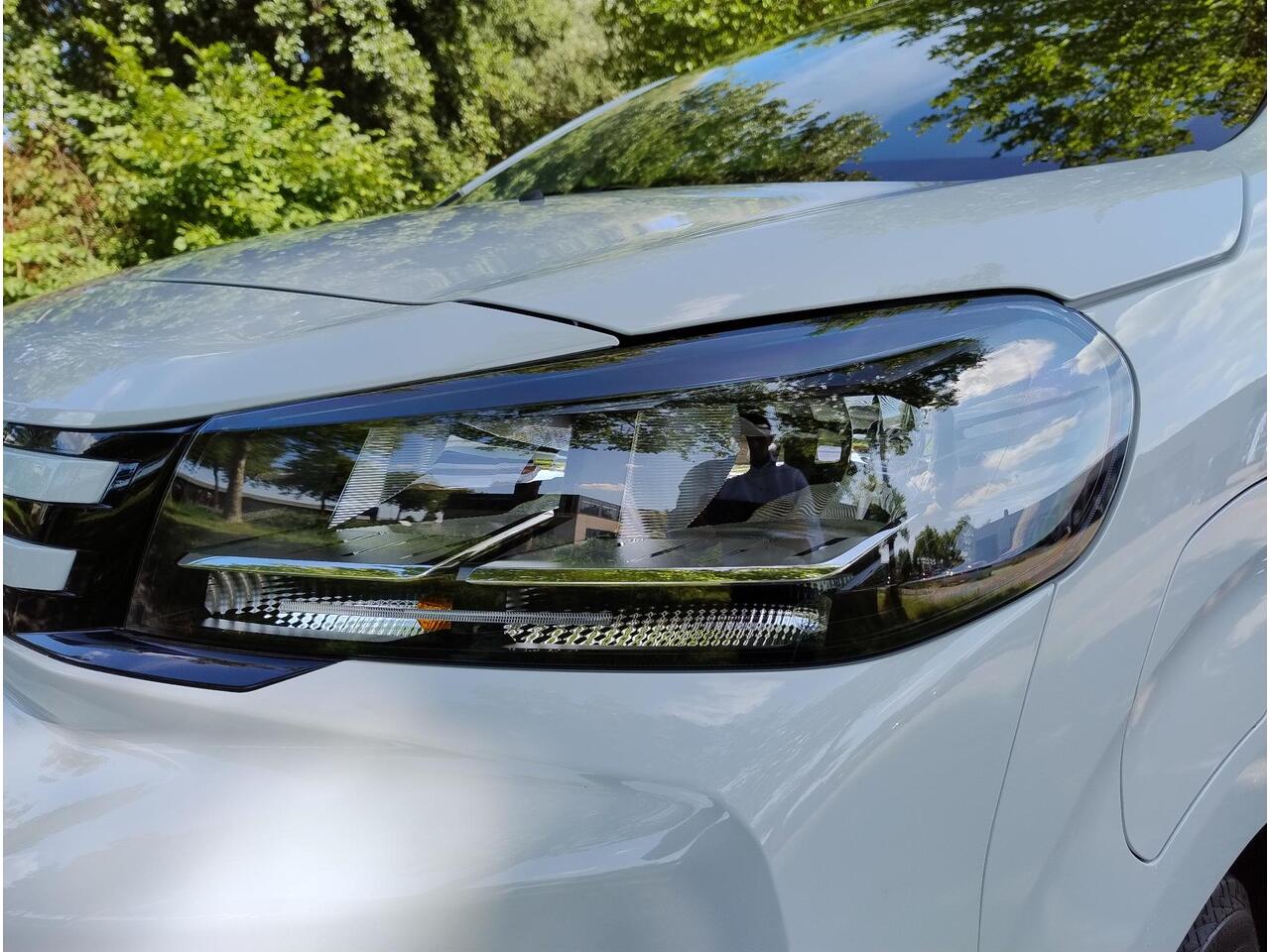 Peugeot e-Expert L3 75 kWh 136pk | 8 jaar garantie | 0% financial lease | Houten afwerking laadruimte | NAVI | Multimedia | Apple Carplay | Android Auto | Achteruitrijcamera | Parkeersensoren voor en achter | Dode hoek detectie | Digitale cockpit | Stuurwielbediening | Tu