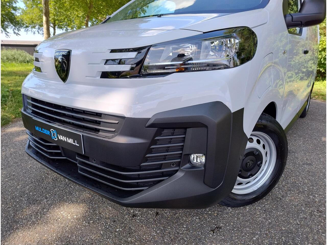 Peugeot e-Expert L3 75 kWh 136pk | 8 jaar garantie | 0% financial lease | Houten afwerking laadruimte | NAVI | Multimedia | Apple Carplay | Android Auto | Achteruitrijcamera | Parkeersensoren voor en achter | Dode hoek detectie | Digitale cockpit | Stuurwielbediening | Tu