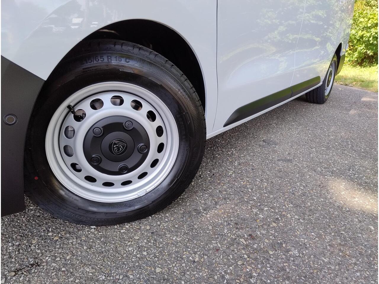 Peugeot e-Expert L3 75 kWh 136pk | 8 jaar garantie | 0% financial lease | Houten afwerking laadruimte | NAVI | Multimedia | Apple Carplay | Android Auto | Achteruitrijcamera | Parkeersensoren voor en achter | Dode hoek detectie | Digitale cockpit | Stuurwielbediening | Tu