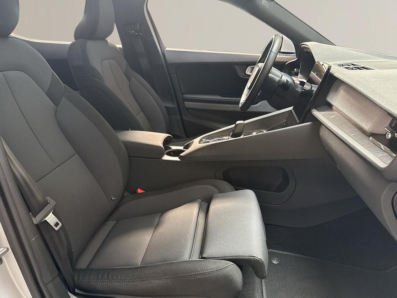 Polestar 2 Long Range Dual Motor Launch Edition 78kWh Dealer onderhouden/trekhaak