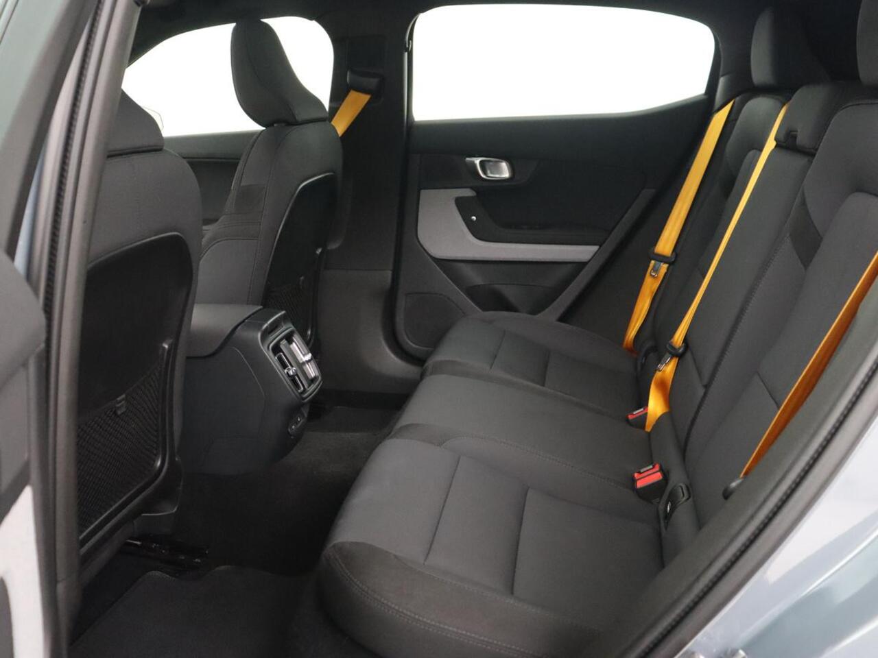 Polestar 2 Long Range Dual Motor Launch Edition 78kWh | Performance Pack | Panoramadak | Stoel & stuurverwarming | 360 camera | Adaptive cruise | Harman/Kardon | Carplay