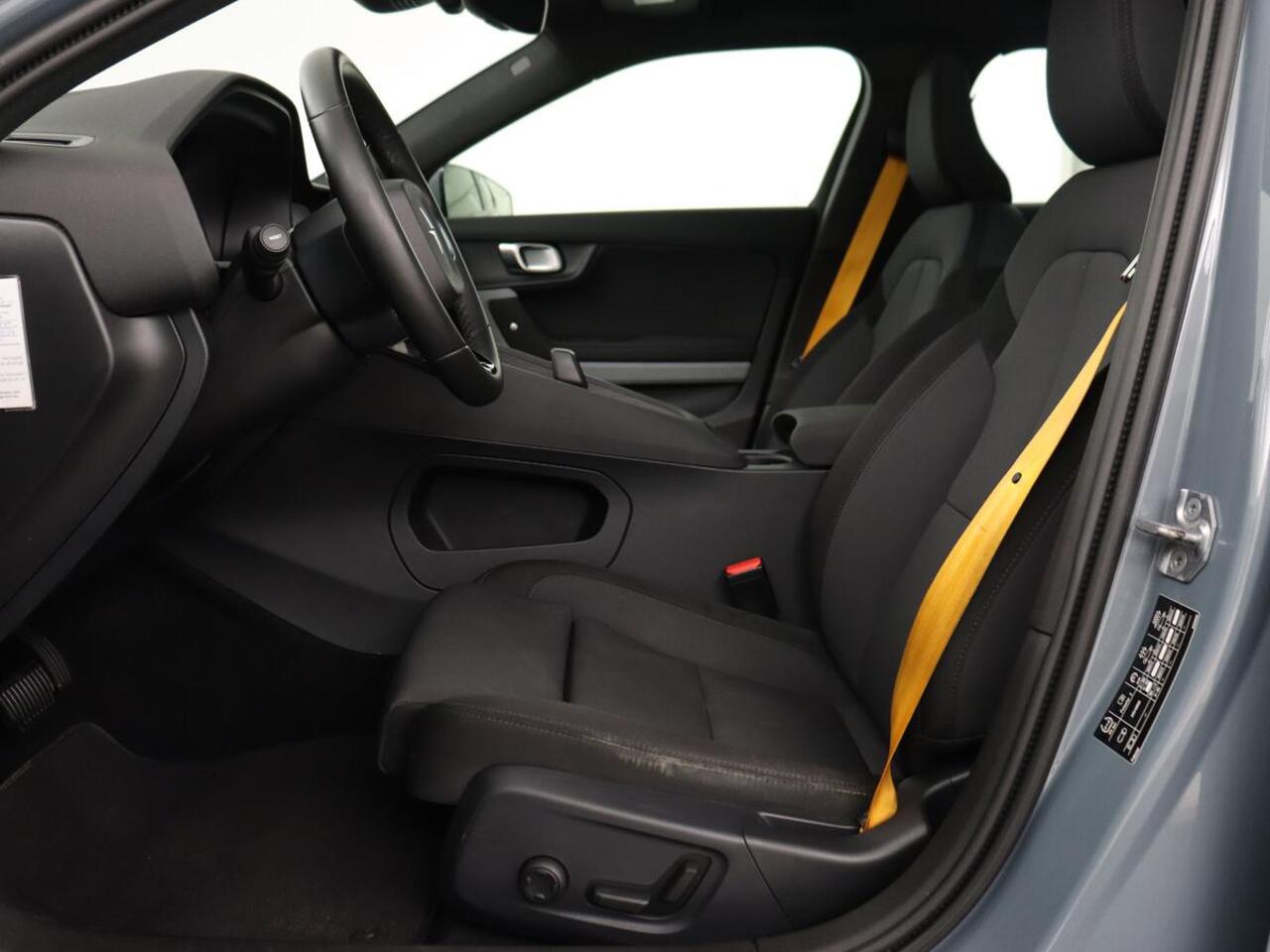 Polestar 2 Long Range Dual Motor Launch Edition 78kWh | Performance | Panoramadak | 360 Camera | Achterbankverwarming | Adaptive cruise | Carplay | Camera | Stoelverwarming | Keyless