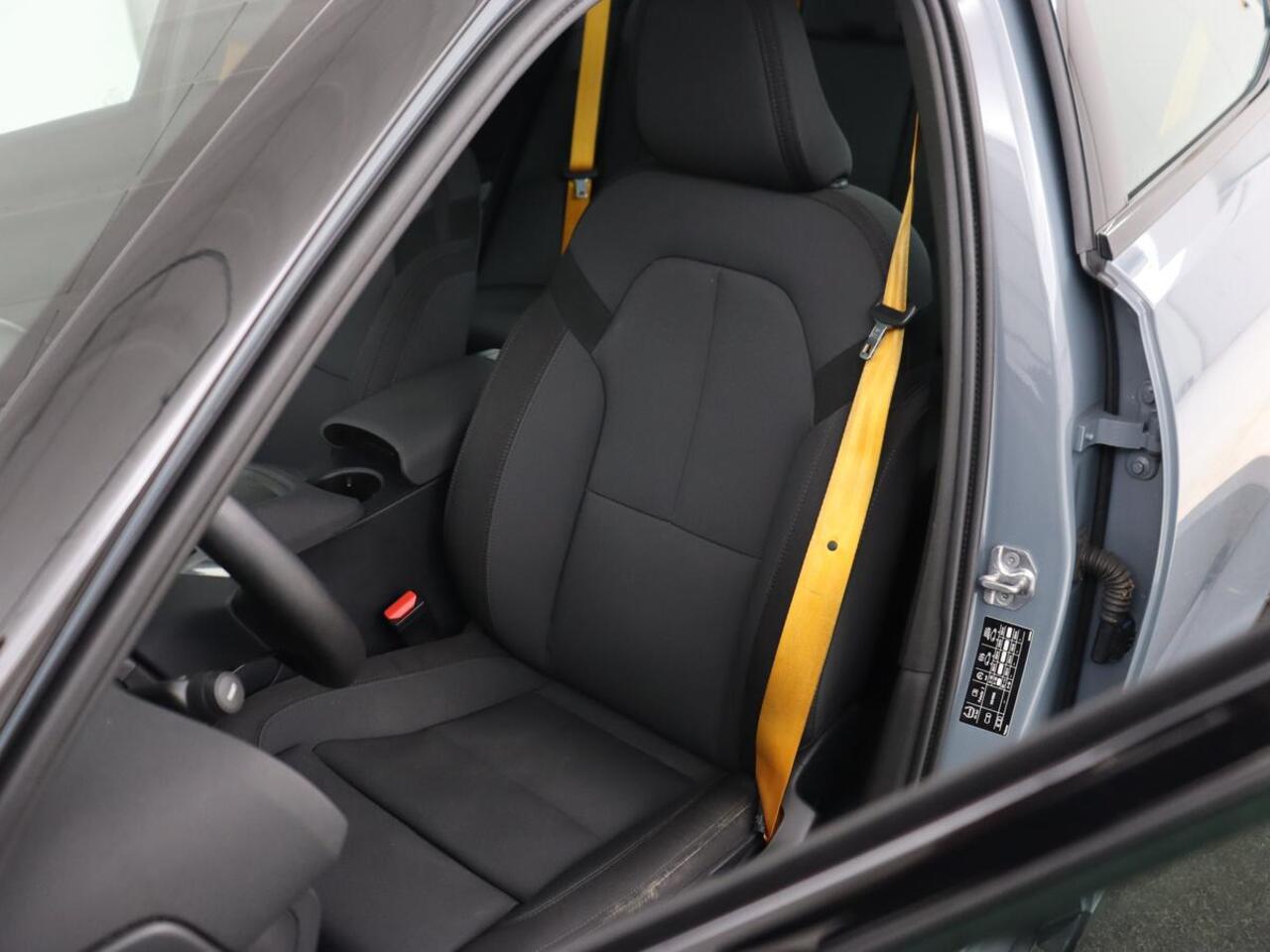 Polestar 2 Long Range Dual Motor Launch Edition 78kWh | Performance | Panoramadak | 360 Camera | Achterbankverwarming | Adaptive cruise | Carplay | Camera | Stoelverwarming | Keyless