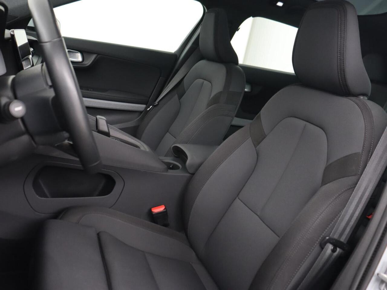 Polestar 2 Long Range Single Motor 78 kWh | Panoramadak | Harman/Kardon Audio | Carplay | Stoelverwarming | Camera | LED koplampen | LMV 19 |