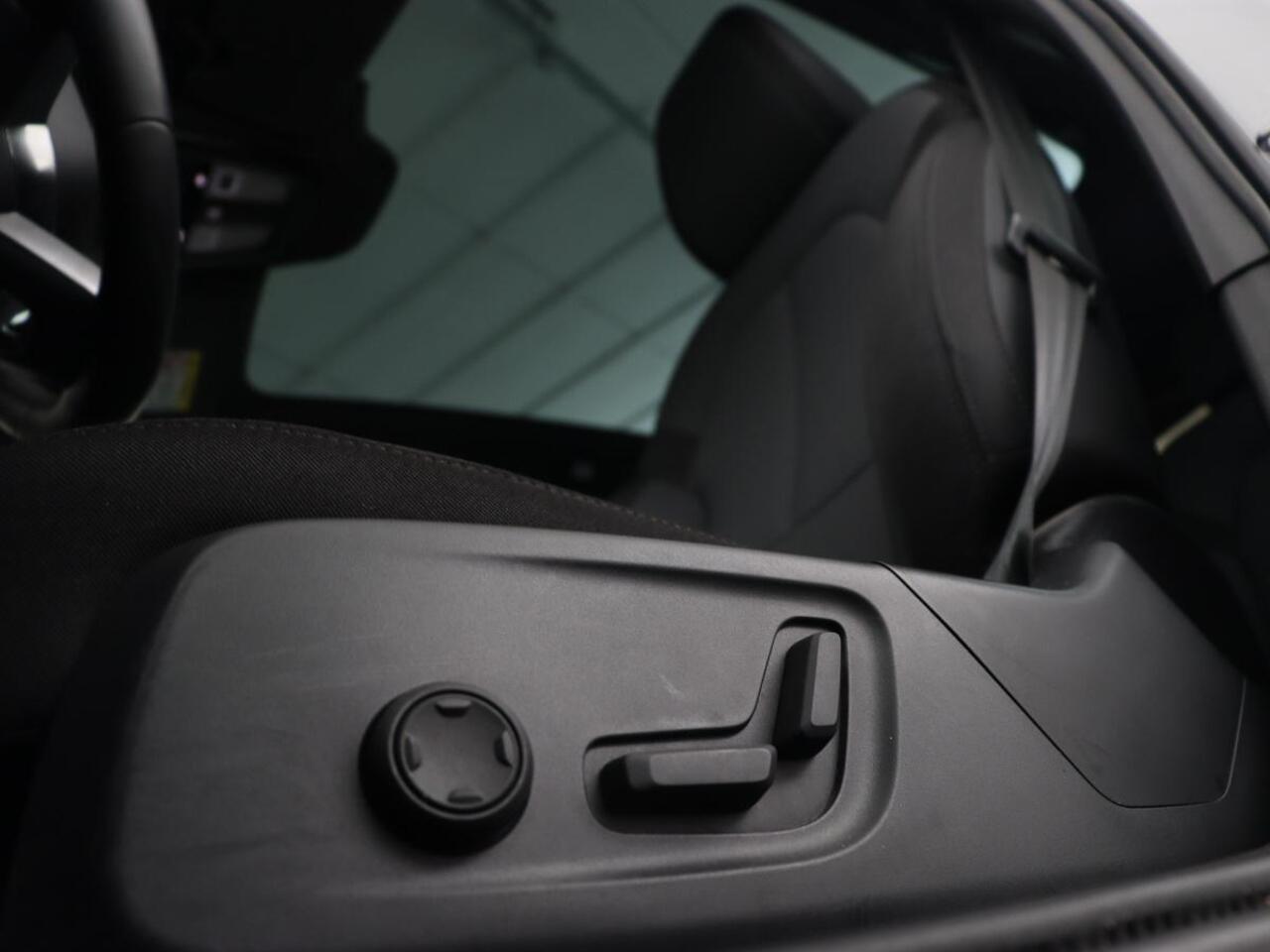 Polestar 2 Long Range Single Motor 78 kWh | Panoramadak | Harman/Kardon Audio | Carplay | Stoelverwarming | Camera | LED koplampen | LMV 19 |