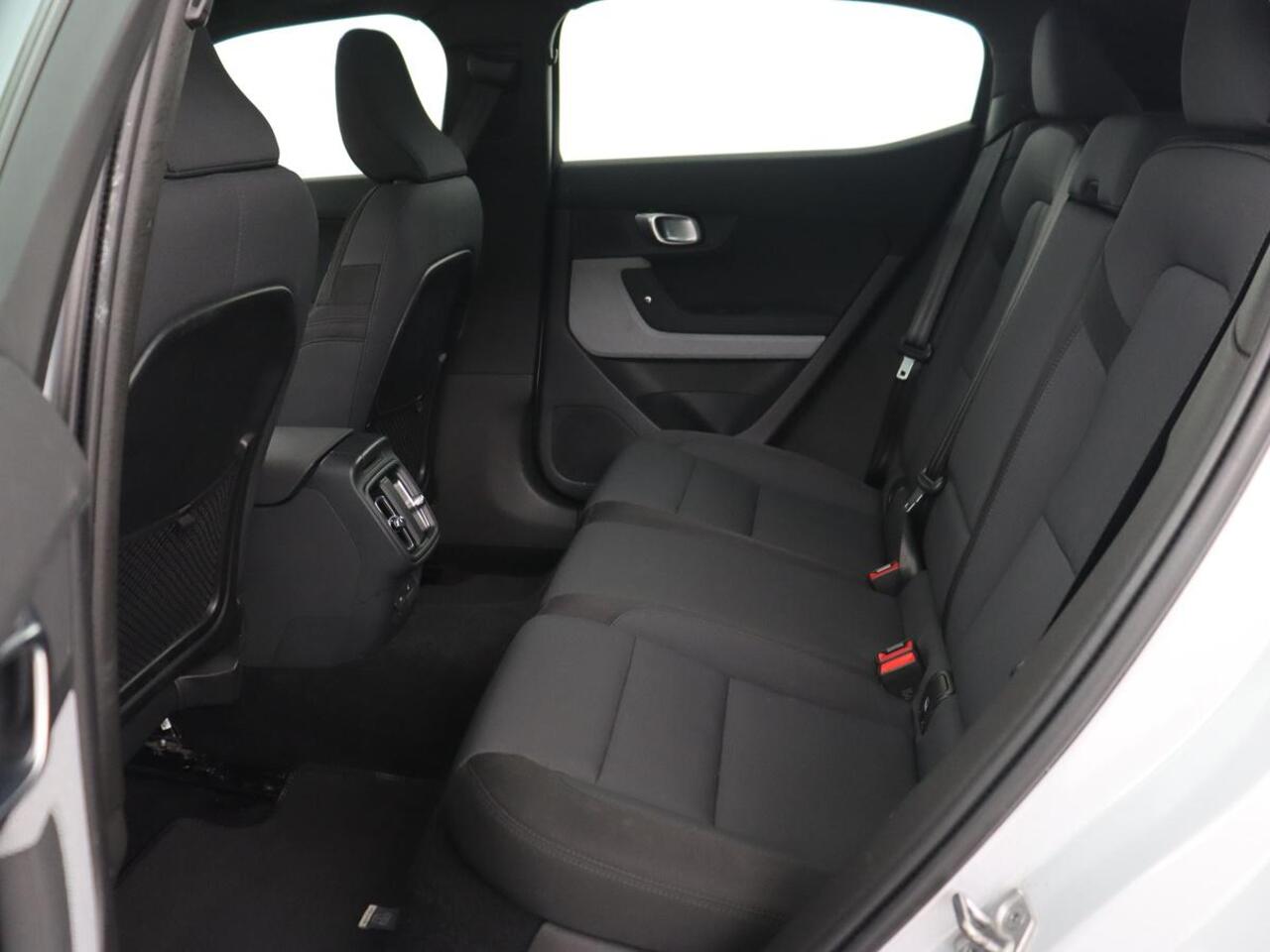 Polestar 2 Long Range Single Motor 78 kWh | Panoramadak | Harman/Kardon Audio | Carplay | Stoelverwarming | Camera | LED koplampen | LMV 19 |