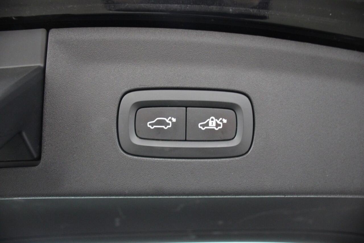 Polestar 2 Standard Range Single Motor 63kWh - Carplay, Camera, Navi, Stoel/Stuur verwarming