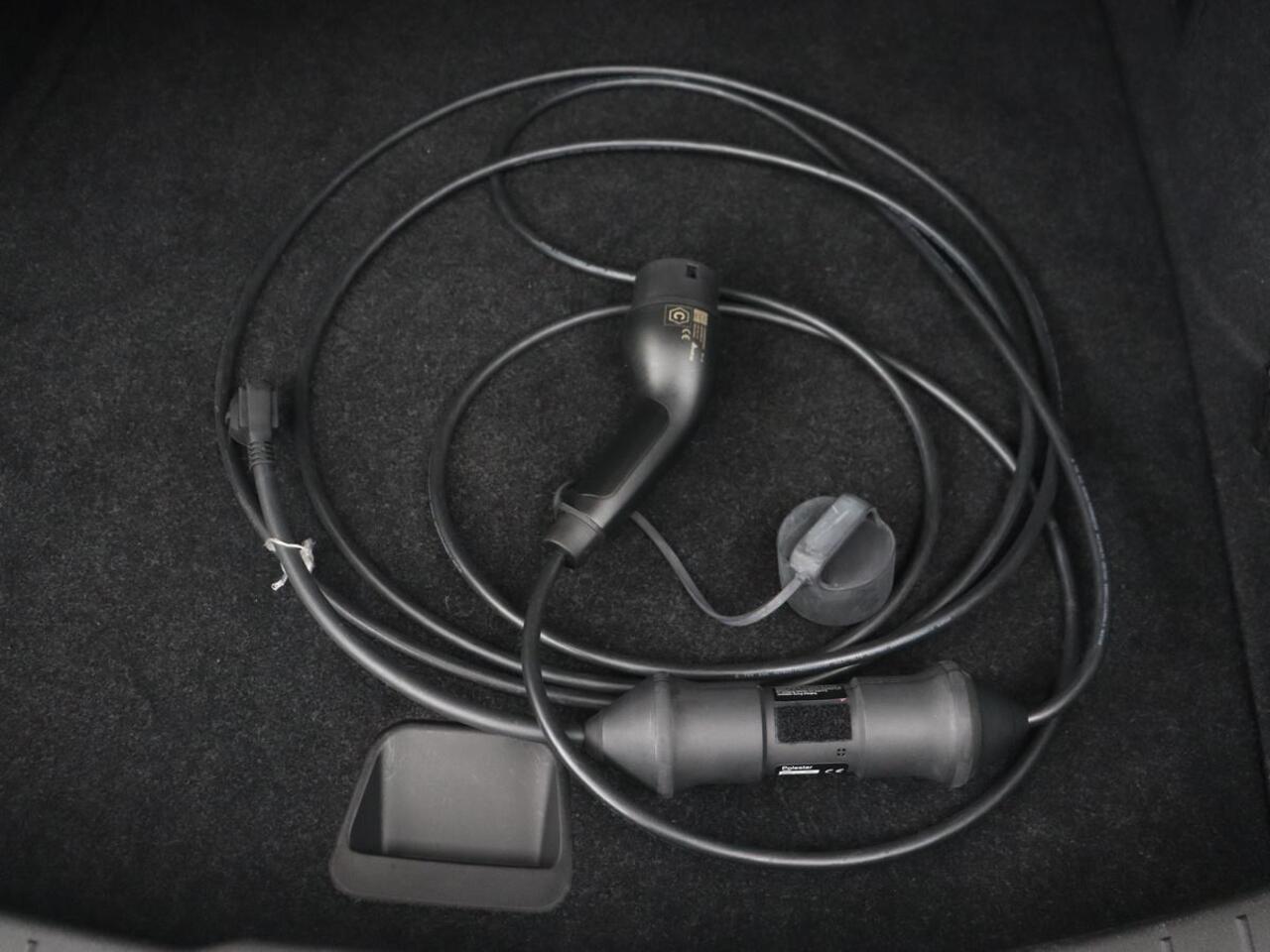 Polestar 2 Standard Range Single Motor 63kWh | 360 Camera | Stoelverwarming | Adaptive cruise | Carplay | Park Assist | 19'' | Keyless | Full LED | Digital Cockpit | DAB