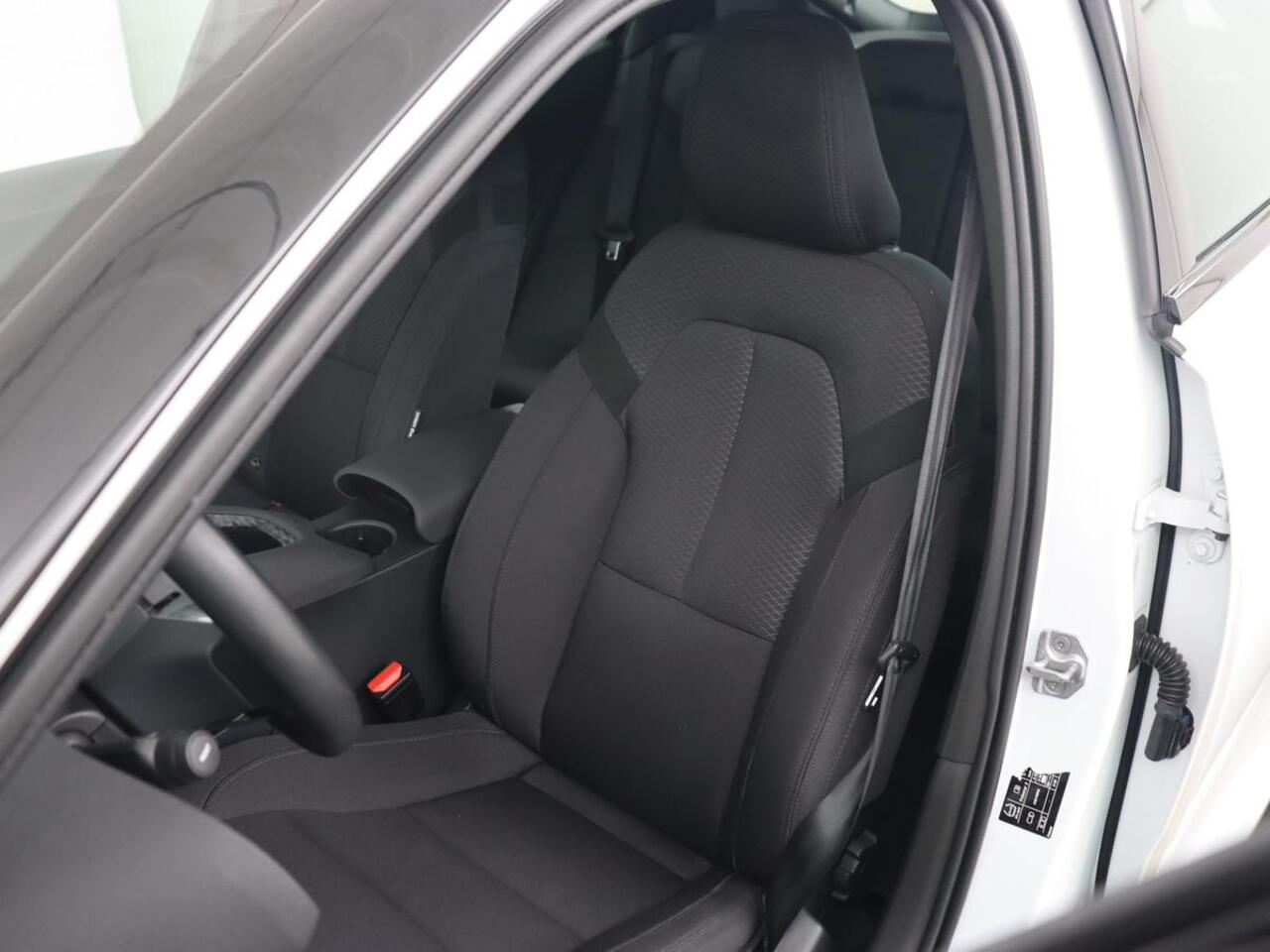 Polestar 2 Standard Range Single Motor 63kWh | 360 Camera | Stoelverwarming | Adaptive cruise | Carplay | Park Assist | 19'' | Keyless | Full LED | Digital Cockpit | DAB