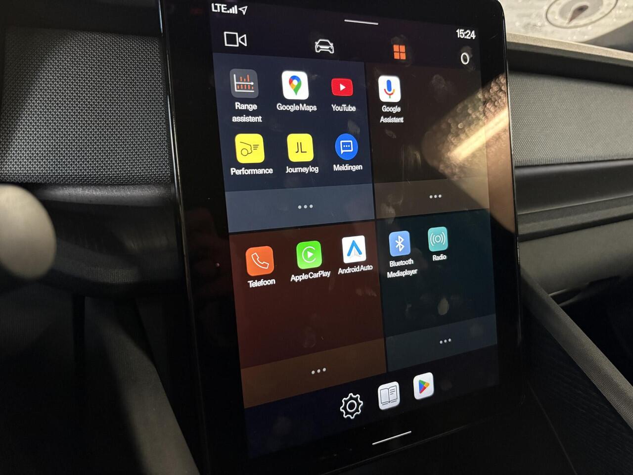 Polestar 2 Long Range Dual Motor 78kWh / 408 PK / Soh 96%/ Panorama Glasdak / Elektrische Achterklep / Stoelverwarming voor en achter / Apple CarPlay/Android Auto /