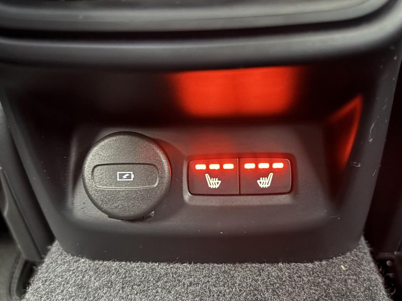 Polestar 2 Long Range Dual Motor 78kWh / 408 PK / Soh 96%/ Panorama Glasdak / Elektrische Achterklep / Stoelverwarming voor en achter / Apple CarPlay/Android Auto /