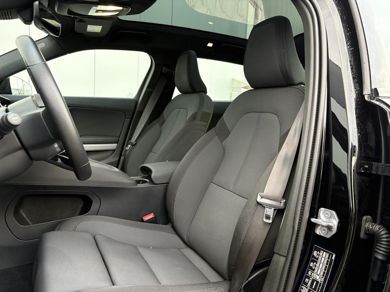 Polestar 2 Long Range Dual Motor 78kWh / 408 PK / Soh 96%/ Panorama Glasdak / Elektrische Achterklep / Stoelverwarming voor en achter / Apple CarPlay/Android Auto /