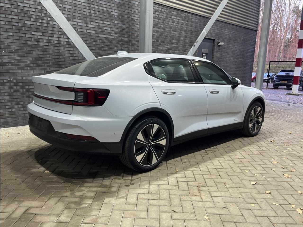 Polestar 2 Long Range Single Motor 82 kWh | 360 Camera | Stoelverwarming | BLIS | Keyless | 19 Inch