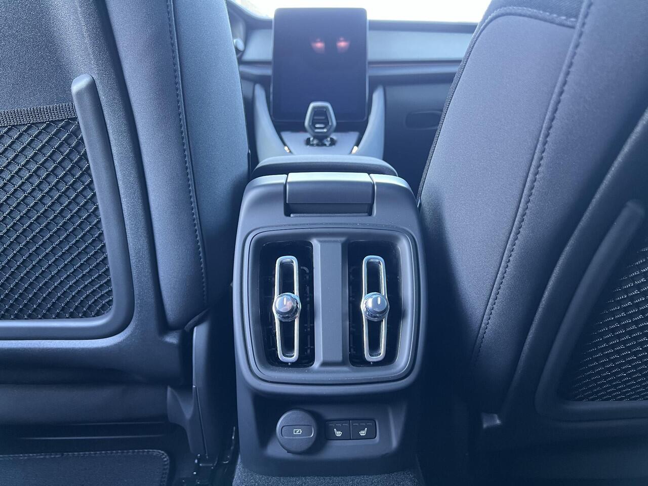 Polestar 2 Long Range Single Motor Plus 82 kWh | Pano Dak | Warmtepomp | Stuurverwarming | WLTP 659 KM | ACC