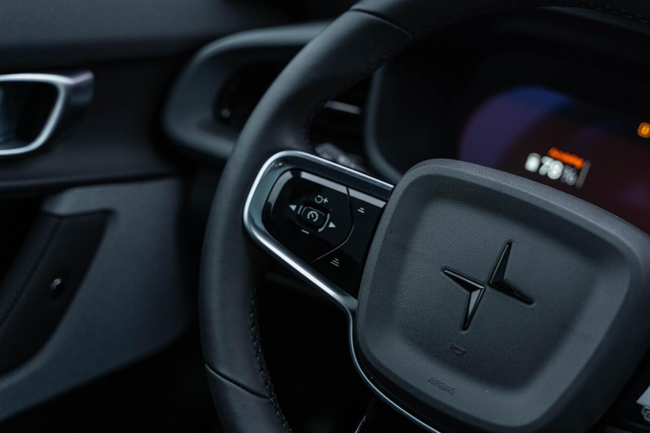 Polestar 2 Long Range Single Motor Plus 82 kWh | Pilot Pack | Climate Pack | Pixel LED | Panoramadak | Warmtepomp | Verwarmd stuurwiel | Verwarmde voorstoelen | Verwarmde achterstoelen | 360 Graden camera |