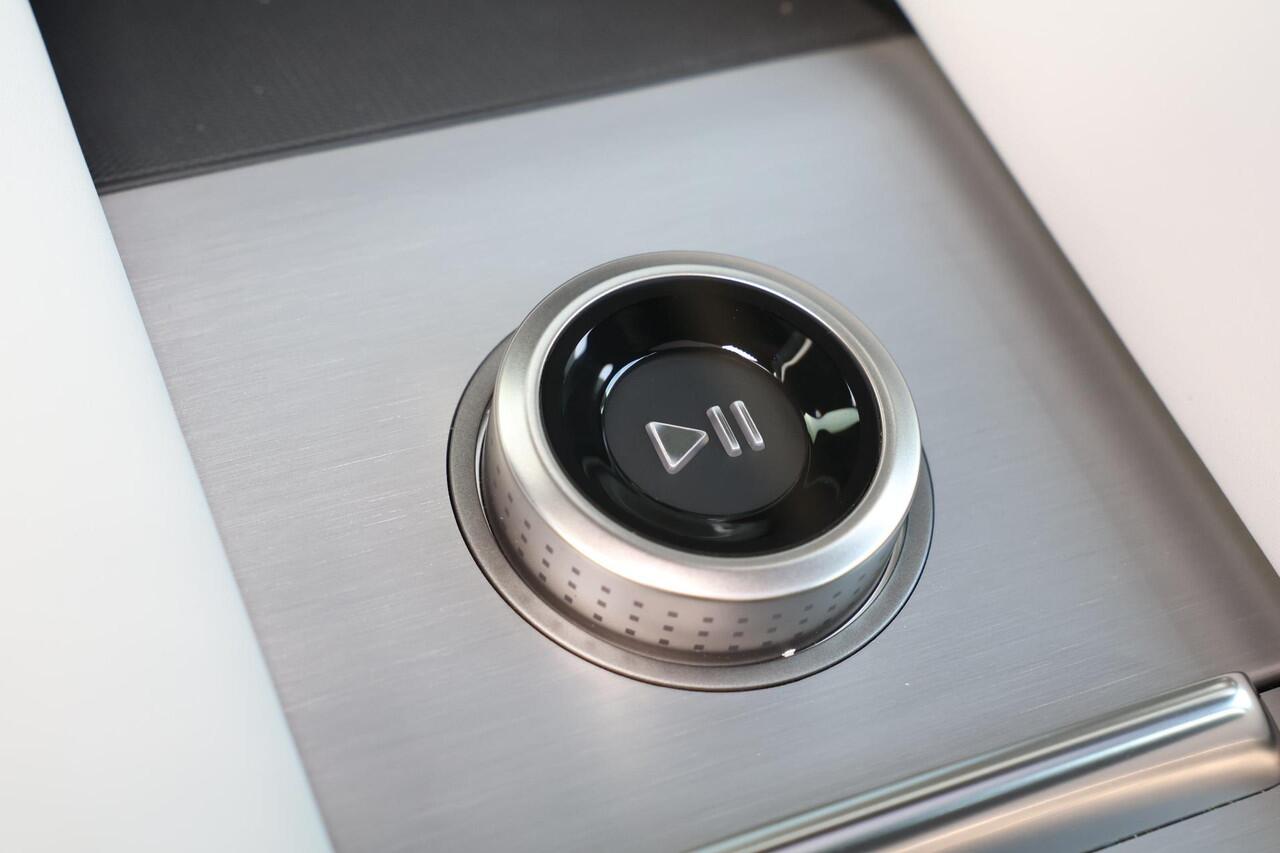 Polestar 4 Long Range Plus 100 kWh NIEUW - Panoramadak - IntelliSafe Assist & Surround - Pilot Pack - 360º Camera - Harman/Kardon audio - Verwarmde voorstoelen, stuur & achterbank - Head up display - Parkeersensoren voor & achter - 21' LMV