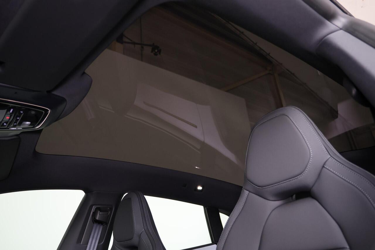 Polestar 4 Long Range Plus 100 kWh NIEUW - Panoramadak - IntelliSafe Assist & Surround - Pilot Pack - 360º Camera - Harman/Kardon audio - Verwarmde voorstoelen, stuur & achterbank - Head up display - Parkeersensoren voor & achter - 21' LMV