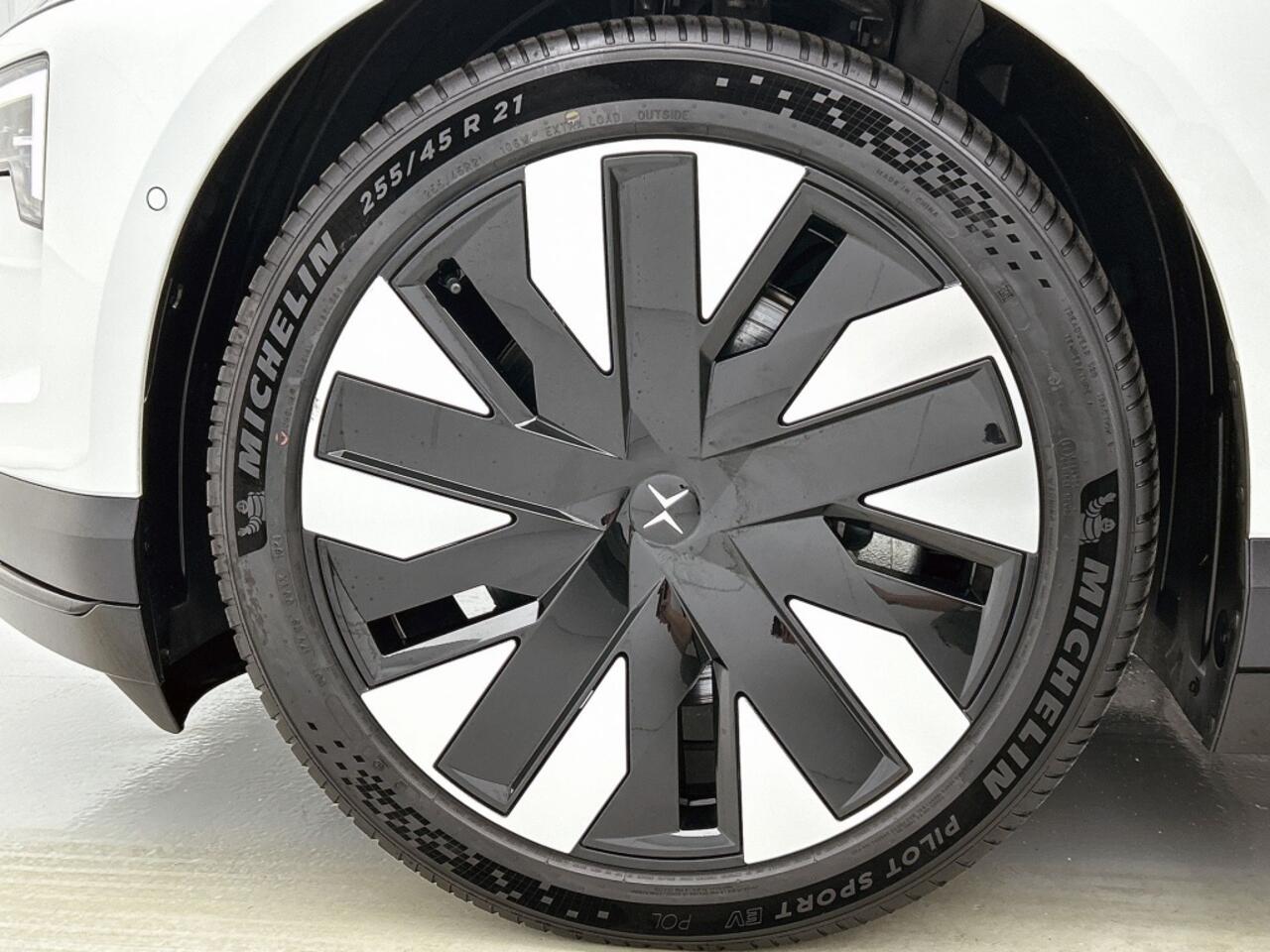 Polestar 4 Long Range Single Motor 100 kWh Plus Pro