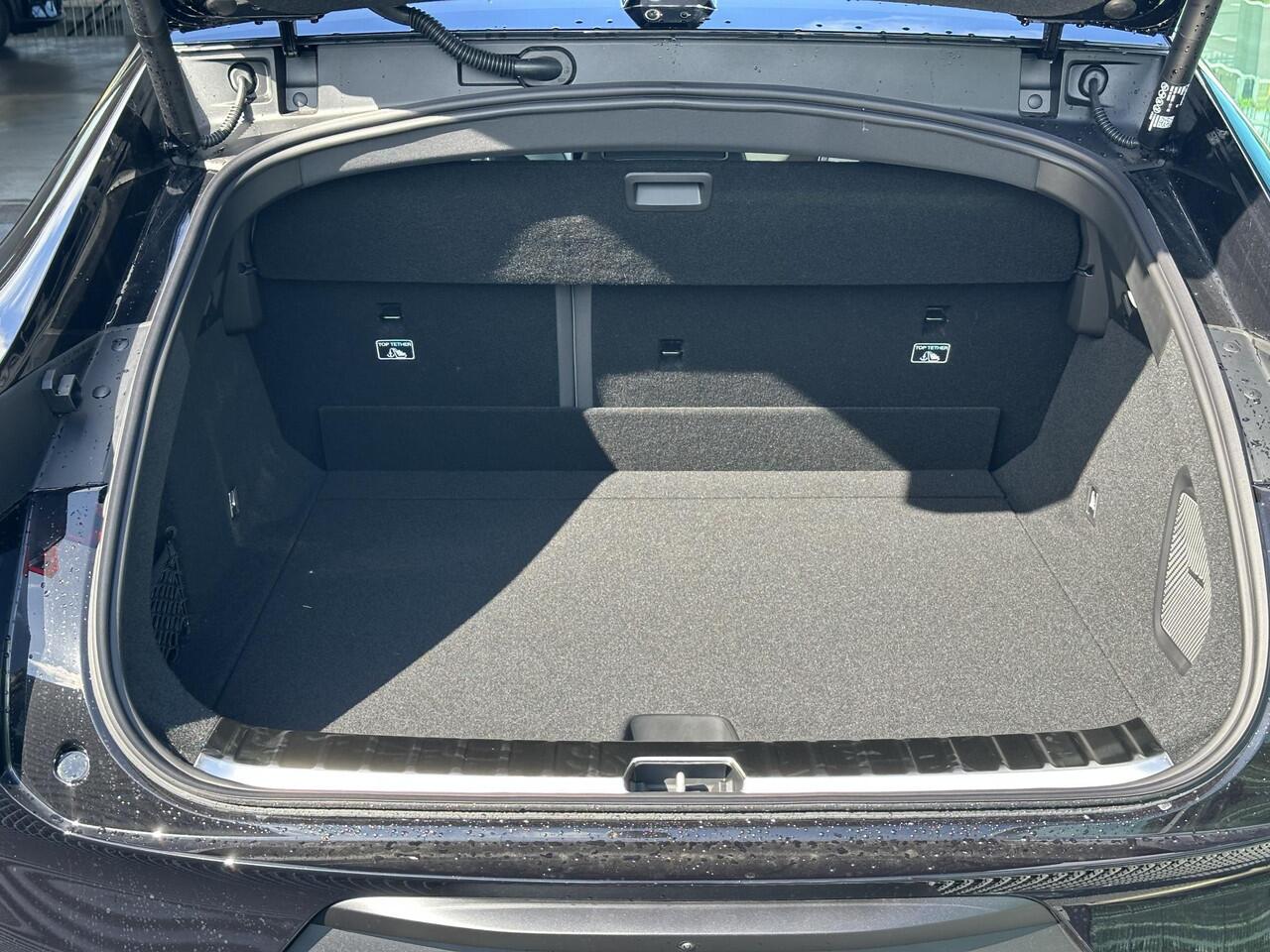 Polestar 4 Long Range Single motor 100 kWh / Pano. dak / Head-up display / Pilot pack / Elek. voorstoelen en achterbank / Stuur + stoelen verwarmd / 360 camera /