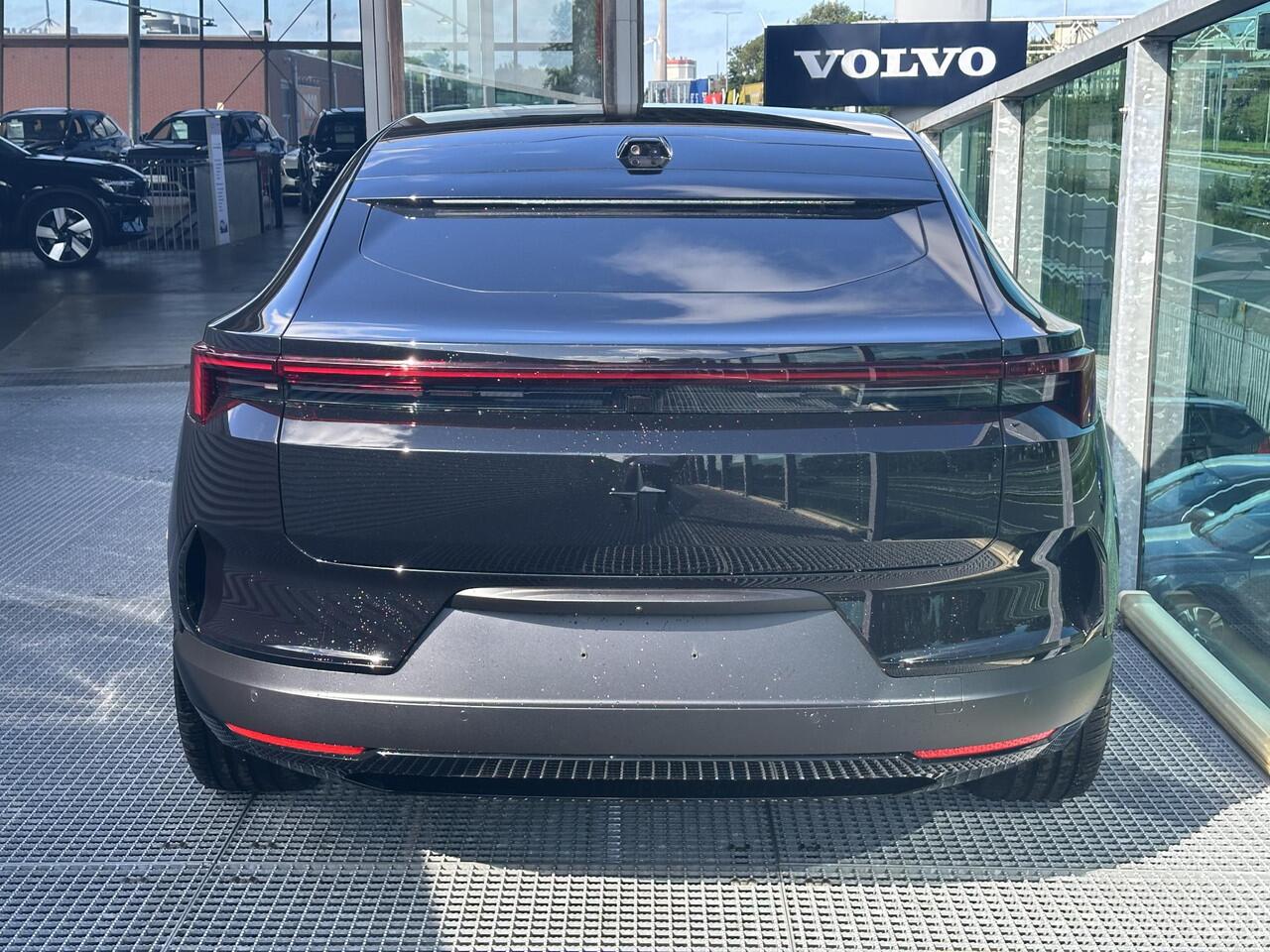 Polestar 4 Long Range Single motor 100 kWh / Pano. dak / Head-up display / Pilot pack / Elek. voorstoelen en achterbank / Stuur + stoelen verwarmd / 360 camera /